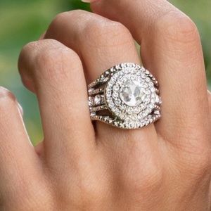 Stretchy blingy ring